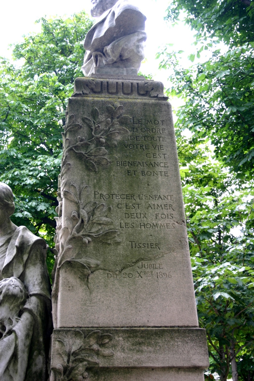 Théophile Roussel's monument, Paris (4).JPG